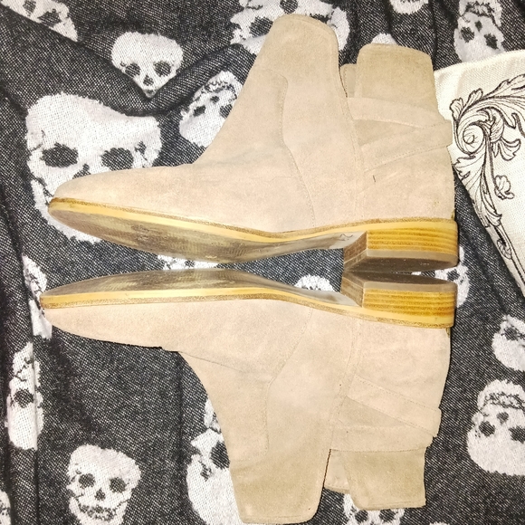 Michael Kors Buck suede tan ankle boots size 9.5 excellent condition - Picture 3 of 9